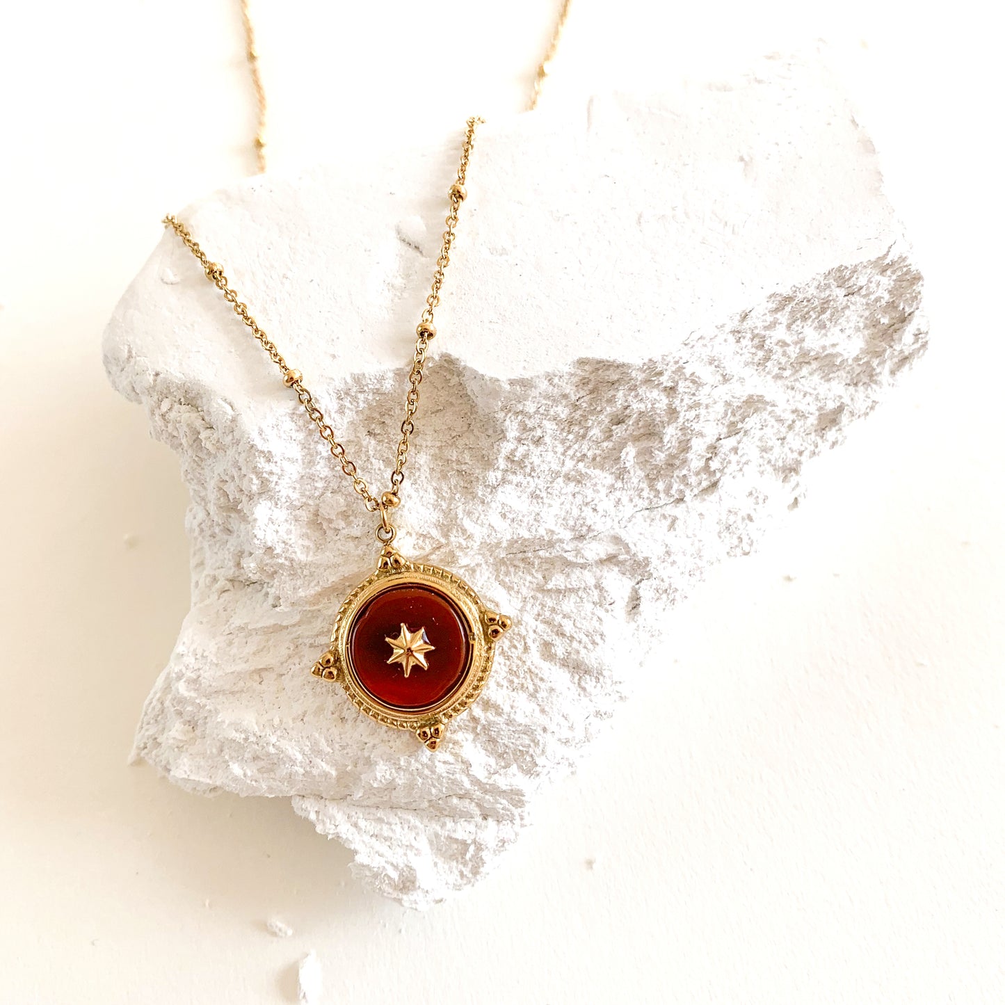 Collier médaillon Agate Rouge